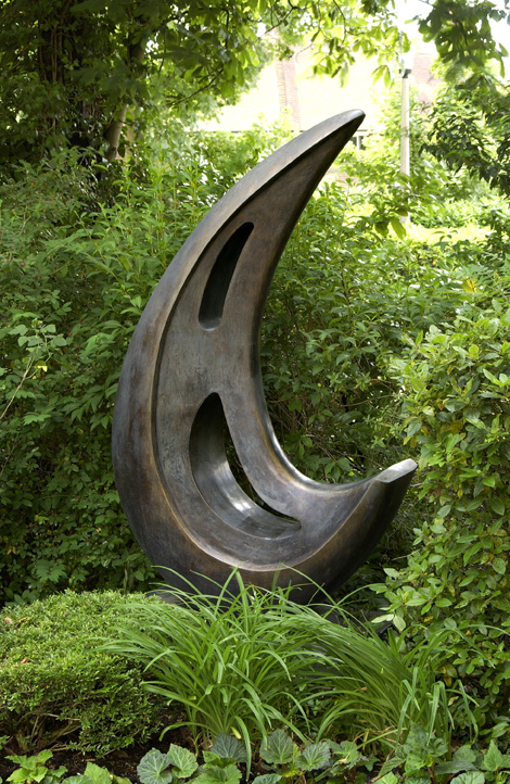 Crescent Figure (1987)