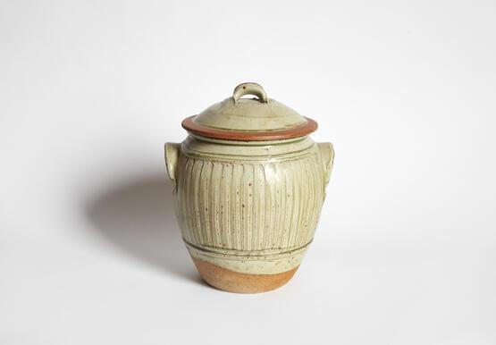 Small beer jar (lidded) (date unknown)